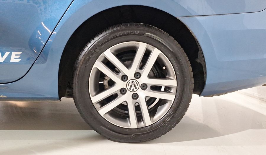 Volkswagen Jetta 2.0 LIVE MT Sedan 2016