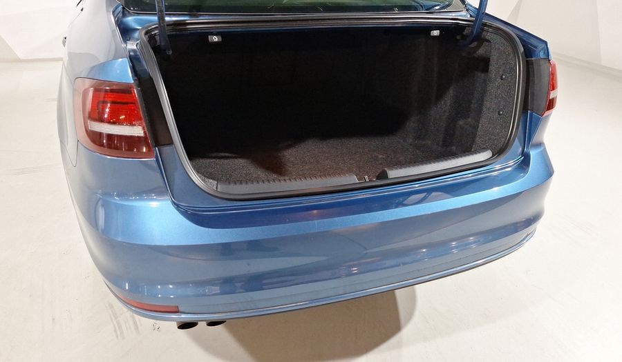 Volkswagen Jetta 2.0 LIVE MT Sedan 2016
