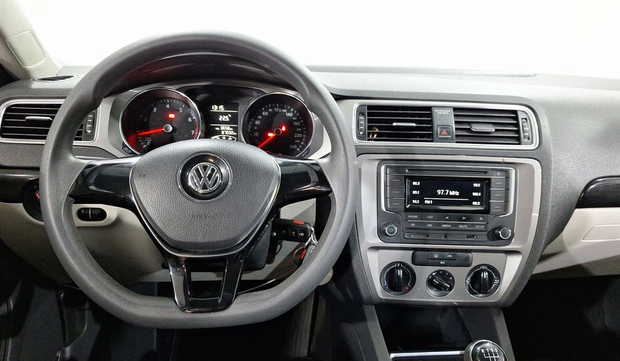 Volkswagen Jetta 2.0 LIVE MT Sedan 2016