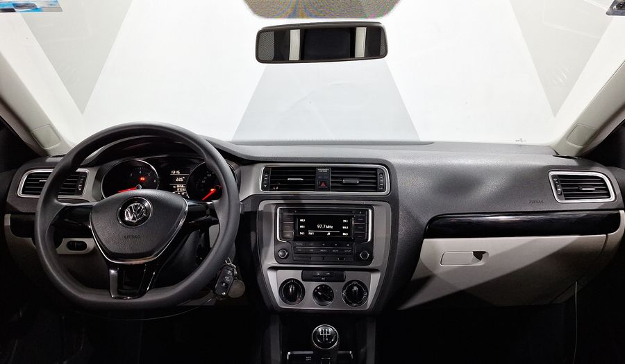 Volkswagen Jetta 2.0 LIVE MT Sedan 2016