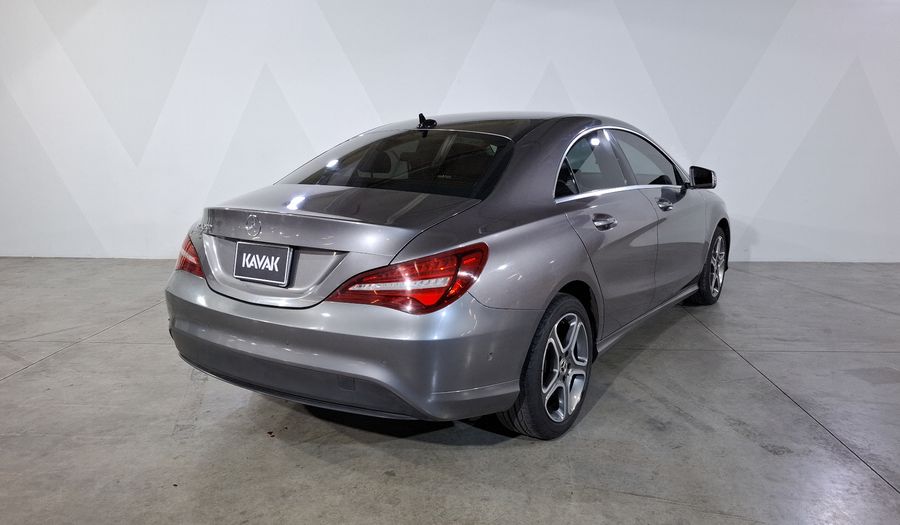 Mercedes Benz Clase Cla 1.6 CLA 200 SPORT DCT Coupe 2019