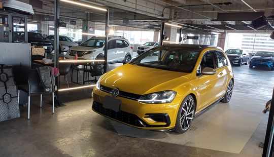 Volkswagen • Golf