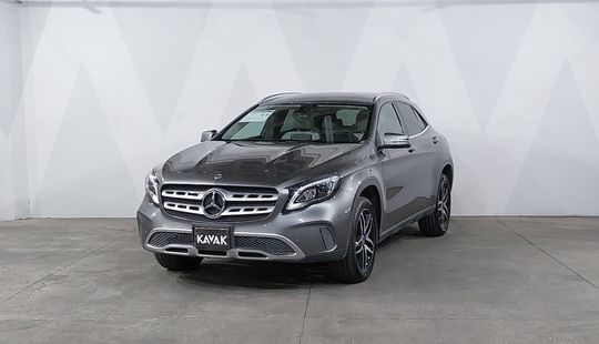 Mercedes Benz • Clase GLA