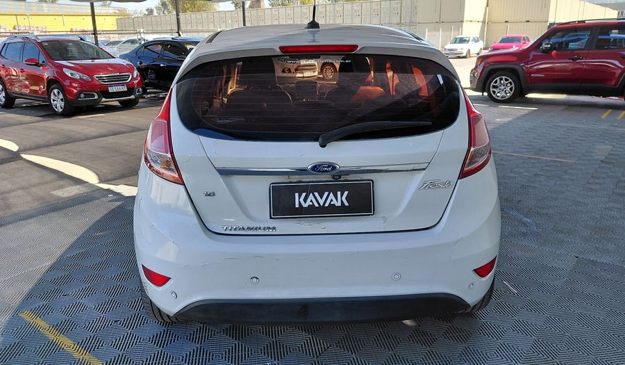 Ford Fiesta Kinetic Design 1.6 16V TITANIUM Hatchback 2014