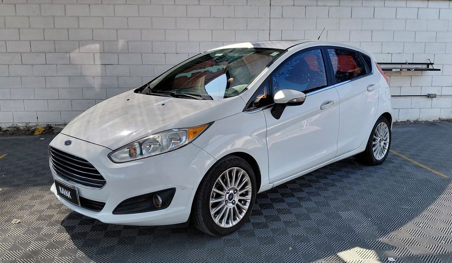 Ford Fiesta Kinetic Design 1.6 16V TITANIUM Hatchback 2014