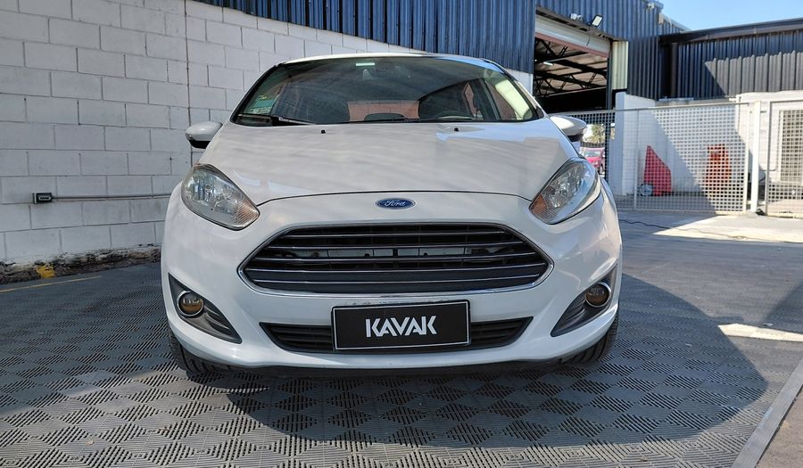 Ford Fiesta Kinetic Design 1.6 16V TITANIUM Hatchback 2014