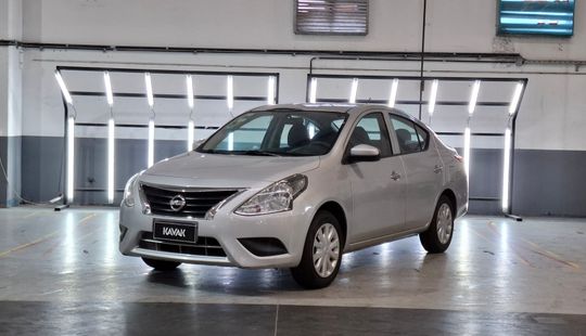 Nissan • Versa