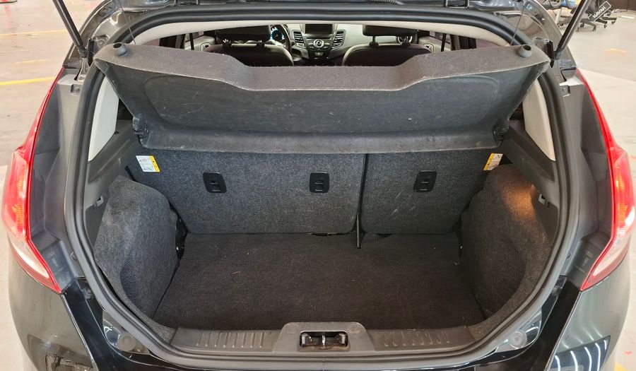 Ford Fiesta Kinetic Design 1.6 16V TITANIUM Hatchback 2014
