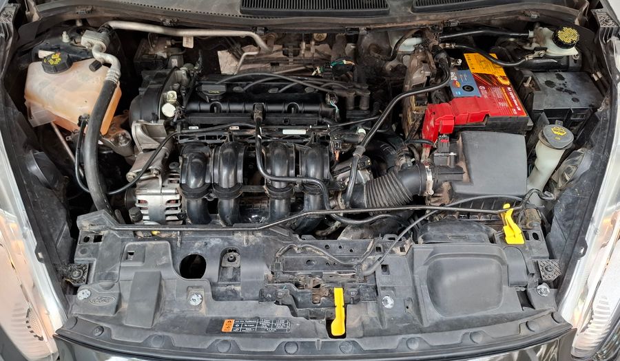 Ford Fiesta Kinetic Design 1.6 16V TITANIUM Hatchback 2014