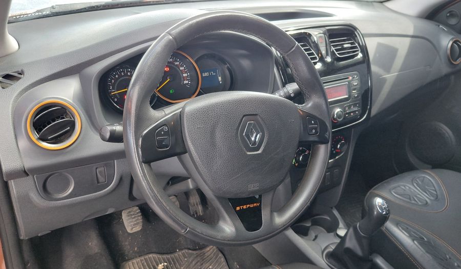 Renault Sandero Stepway 1.6 STEPWAY DYNAMIQUE Hatchback 2015