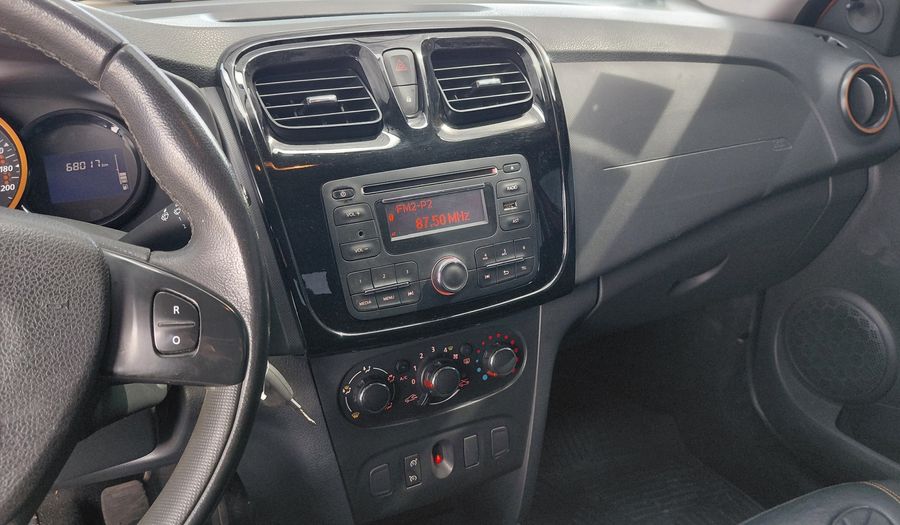 Renault Sandero Stepway 1.6 STEPWAY DYNAMIQUE Hatchback 2015