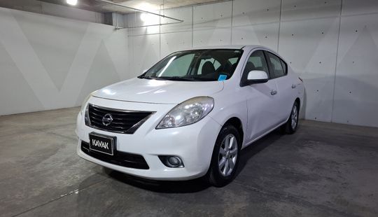 Nissan • Versa