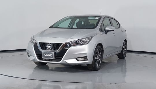 Nissan • Versa