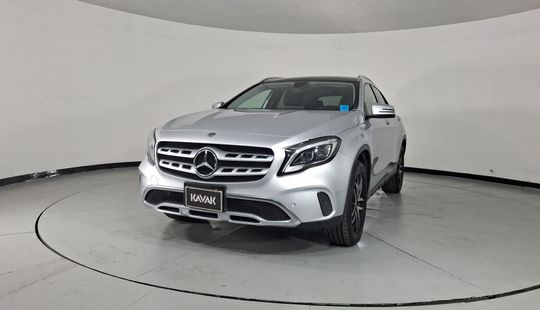 Mercedes Benz • Clase GLA