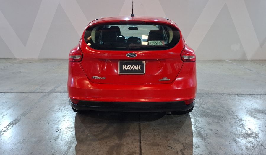 Ford Focus 2.0 SE APPEARENCE AT Hatchback 2015