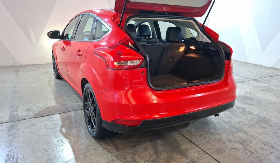 Ford Focus 2.0 SE APPEARENCE AT Hatchback 2015