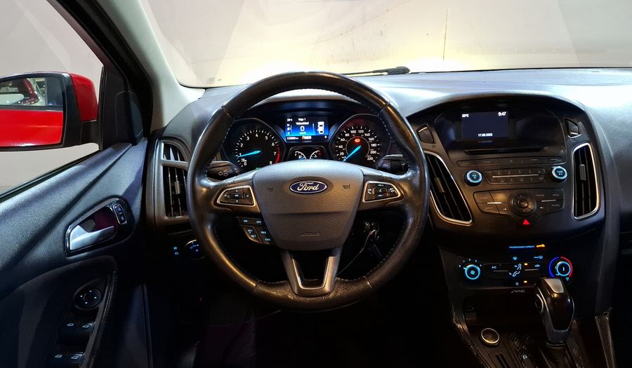 Ford Focus 2.0 SE APPEARENCE AT Hatchback 2015