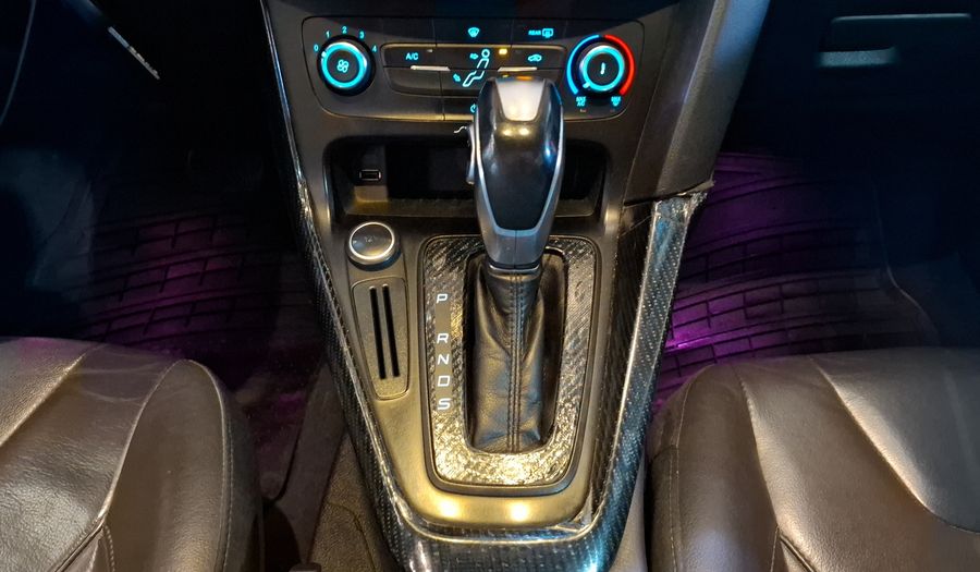 Ford Focus 2.0 SE APPEARENCE AT Hatchback 2015