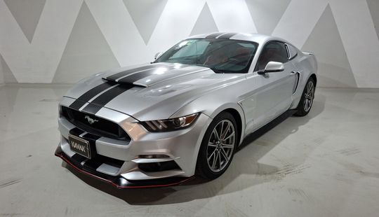 Ford • Mustang