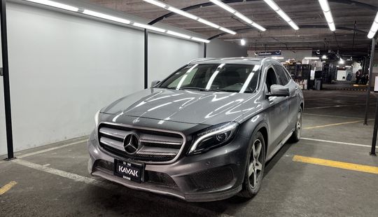 Mercedes Benz • Clase GLA