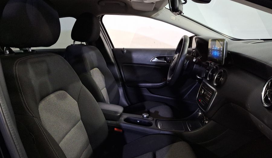 Mercedes Benz Clase A 1.6 200 Hatchback 2017