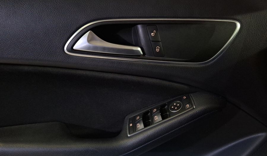 Mercedes Benz Clase A 1.6 200 Hatchback 2017