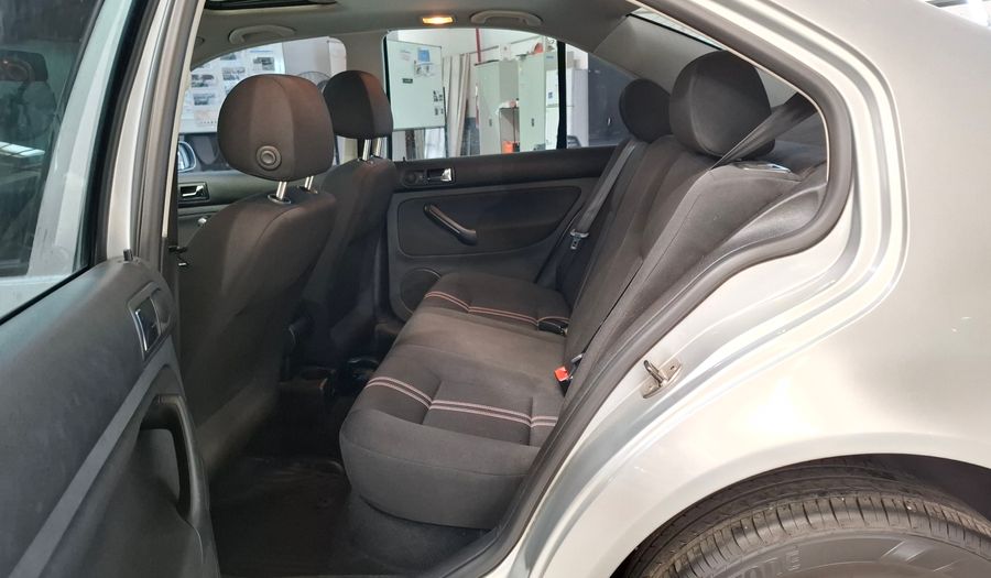 Volkswagen Bora 2.0 TRENDLINE TIPTRONIC Sedan 2013