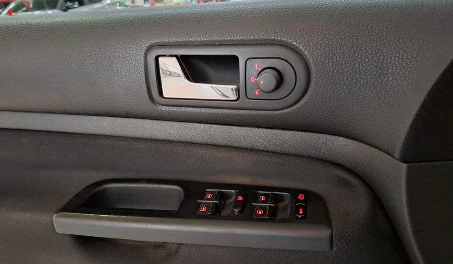 Volkswagen Bora 2.0 TRENDLINE TIPTRONIC Sedan 2013