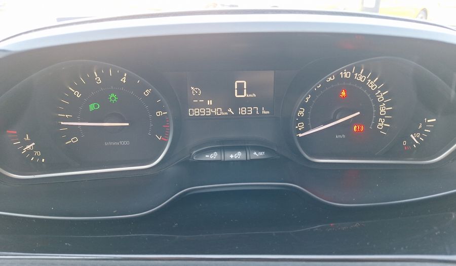 Peugeot 208 1.2 PURETECH 82 HP SIGNATURE Hatchback 2020