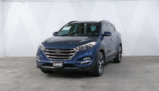 2018 • 124,134 km • Automático