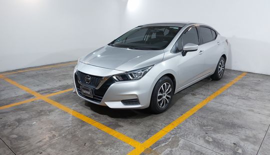 Nissan • Versa