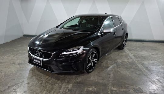 Volvo • V40