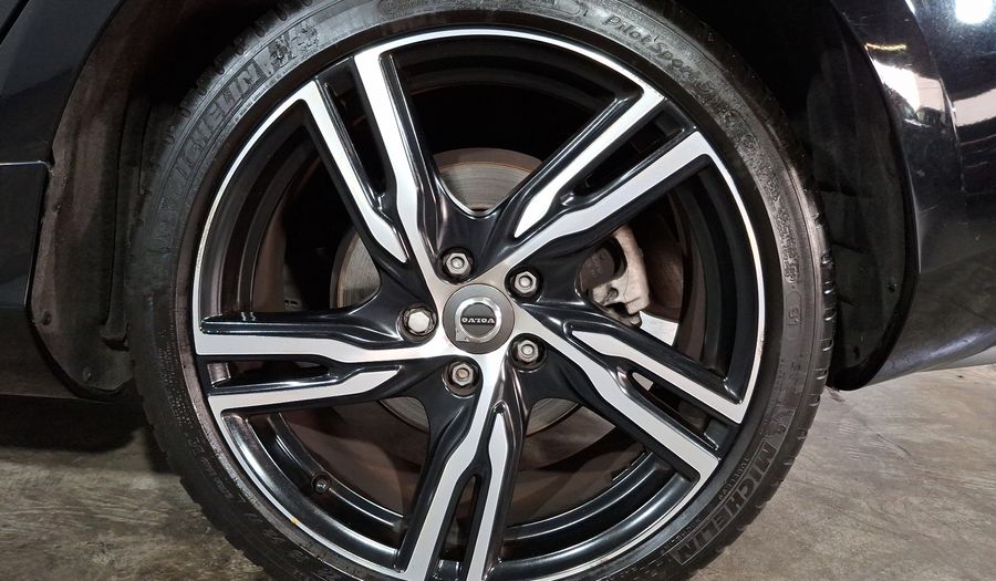 Volvo V40 2.0 R-DESIGN T5 Hatchback 2018