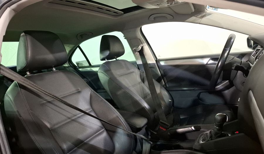 Volkswagen Jetta 2.5 SPORT BOLSA PAQ NAVE TECHO TIPTRONIC Sedan 2014