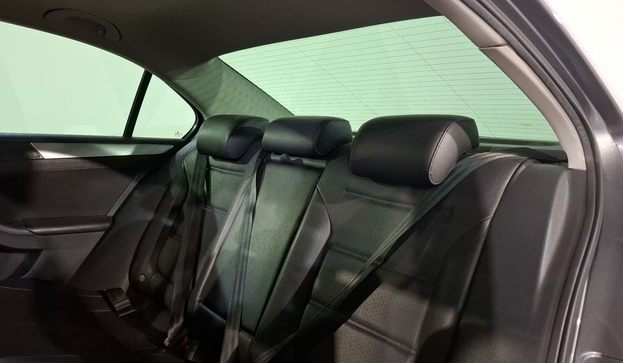 Volkswagen Jetta 2.5 SPORT BOLSA PAQ NAVE TECHO TIPTRONIC Sedan 2014