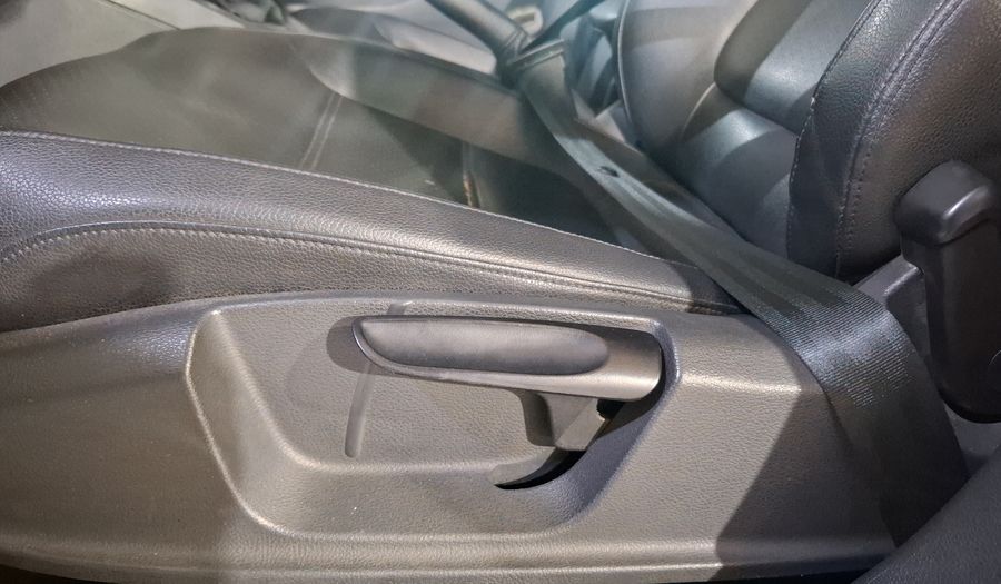 Volkswagen Jetta 2.5 SPORT BOLSA PAQ NAVE TECHO TIPTRONIC Sedan 2014