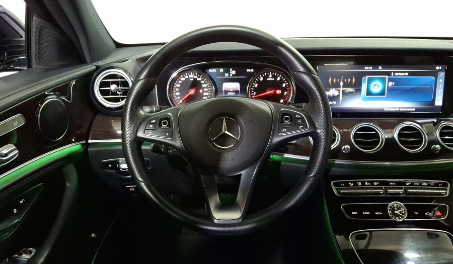 Mercedes Benz Clase E 2.0 200 EXCLUSIVE AT Sedan 2017