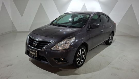 Nissan • Versa