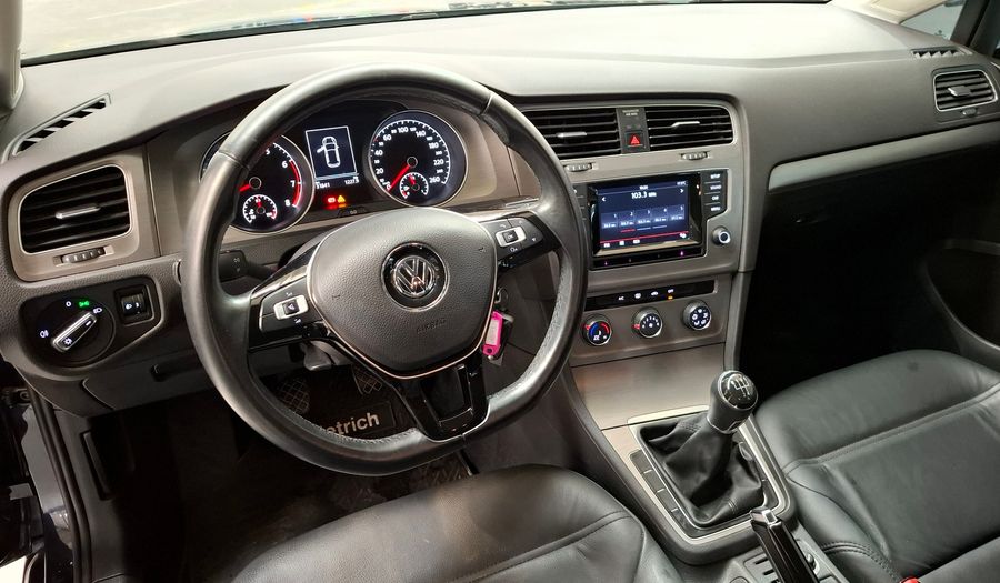Volkswagen Golf 1.6 MPI TRENDLINE Hatchback 2015