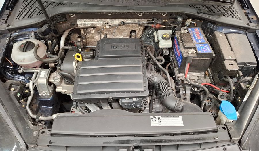Volkswagen Golf 1.6 MPI TRENDLINE Hatchback 2015