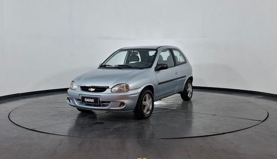 Chevrolet • Corsa Classic