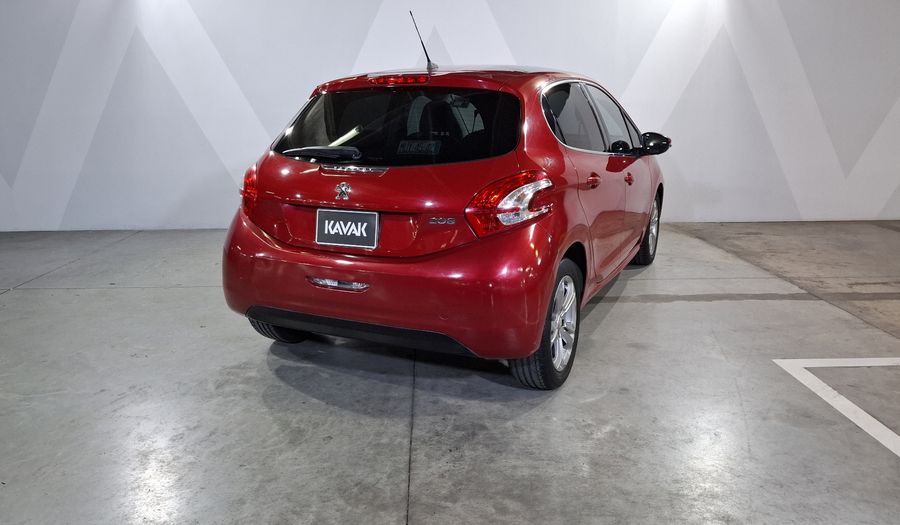 Peugeot 208 1.6 FELINE AT Hatchback 2015