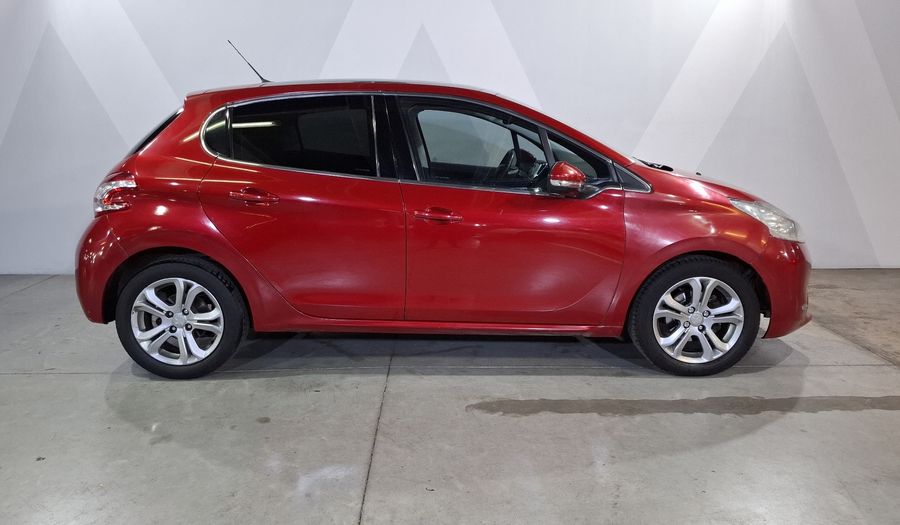 Peugeot 208 1.6 FELINE AT Hatchback 2015