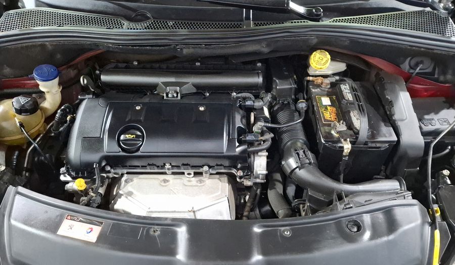 Peugeot 208 1.6 FELINE AT Hatchback 2015