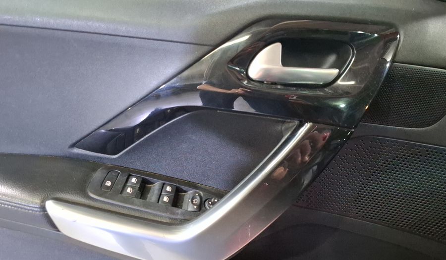 Peugeot 208 1.6 FELINE AT Hatchback 2015