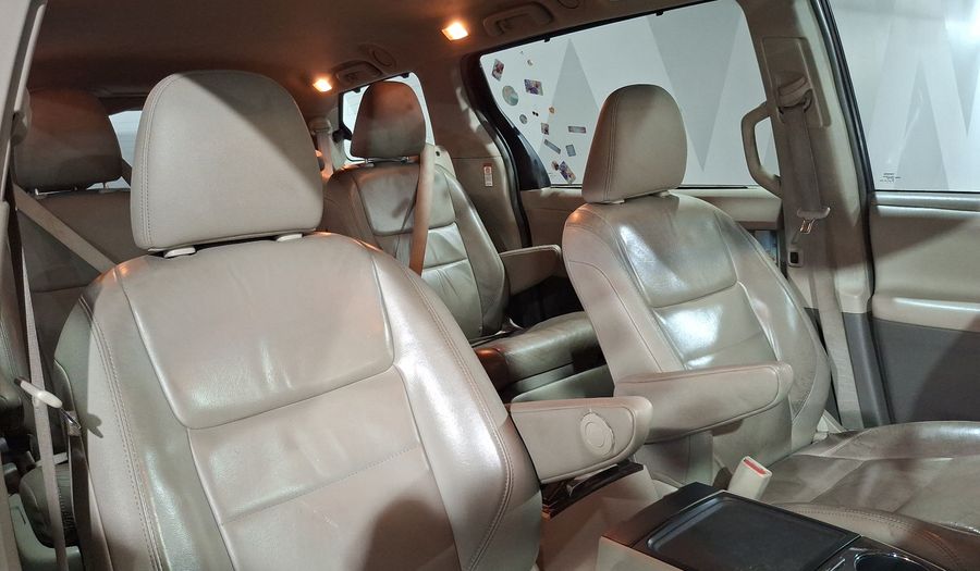 Toyota Sienna 3.5 XLE PIEL AT Minivan 2016