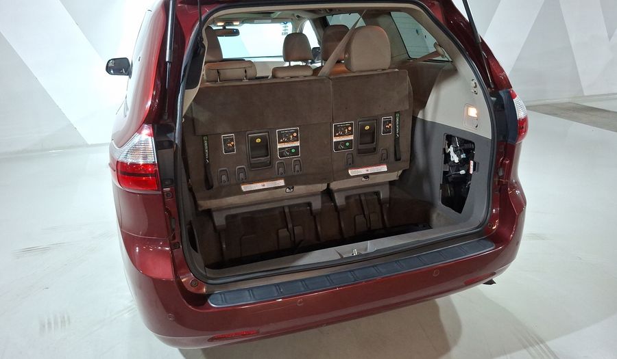 Toyota Sienna 3.5 XLE PIEL AT Minivan 2016