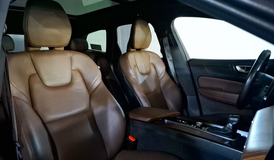 Volvo Xc60 2.0 T5 MOMENTUM AUTO AWD Suv 2021