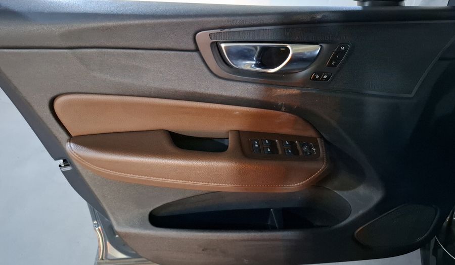 Volvo Xc60 2.0 T5 MOMENTUM AUTO AWD Suv 2021