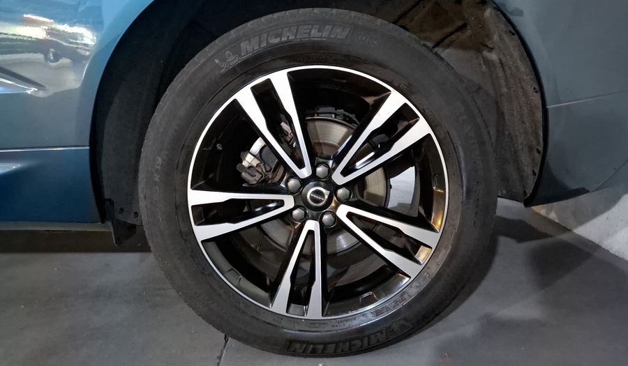 Volvo Xc60 2.0 T5 MOMENTUM AUTO AWD Suv 2021